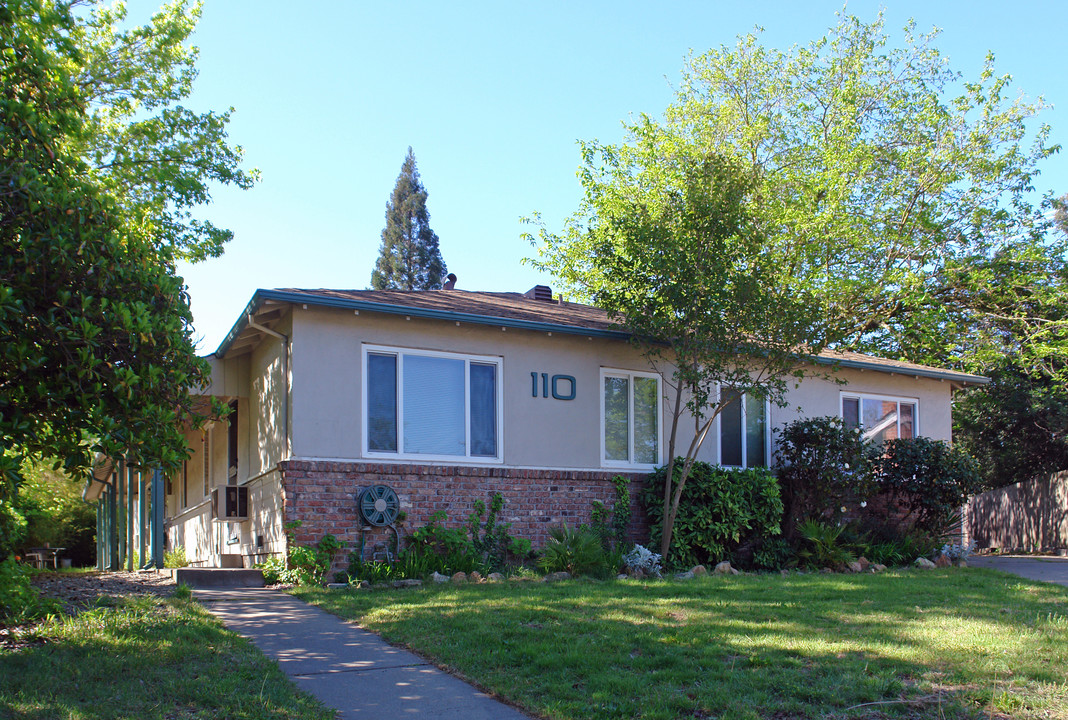 110 Ruth Ct in Sacramento, CA - Foto de edificio