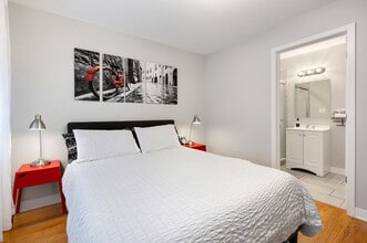 2440 W 24th Pl in Chicago, IL - Building Photo - Building Photo