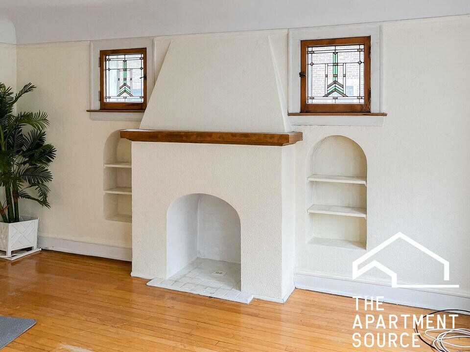 2613 W Berwyn Ave in Chicago, IL - Building Photo