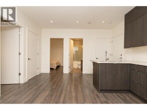 7230 Kitchener St in Burnaby, BC - Building Photo - Building Photo