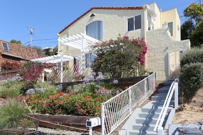 69 Point San Pedro Rd in San Rafael, CA - Building Photo - Building Photo