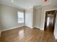 134 Chelsea St, Unit 3 in Boston, MA - Building Photo - Building Photo