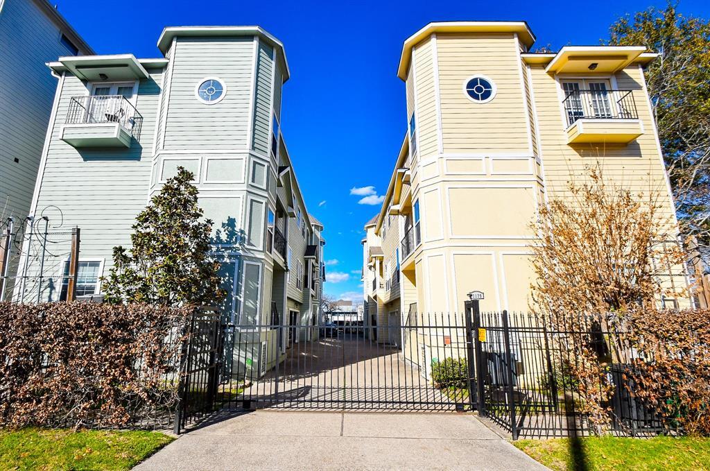 1129 W 15th 1/2 St in Houston, TX - Building Photo