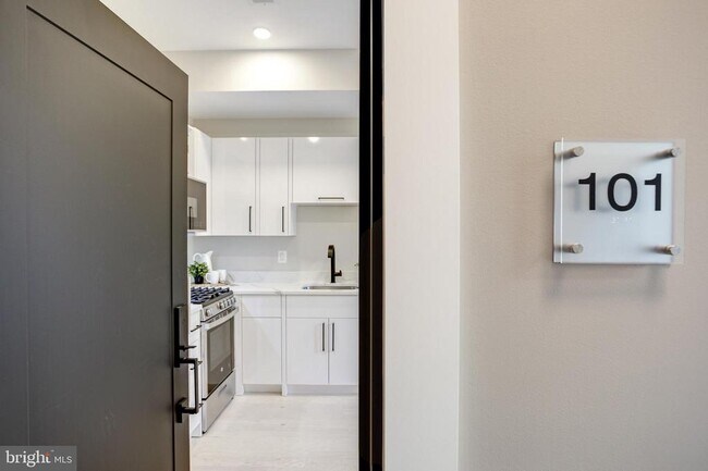 2301 Ontario Rd NW in Washington, DC - Building Photo - Building Photo