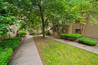38 N Main St in West Hartford, CT - Building Photo - Building Photo