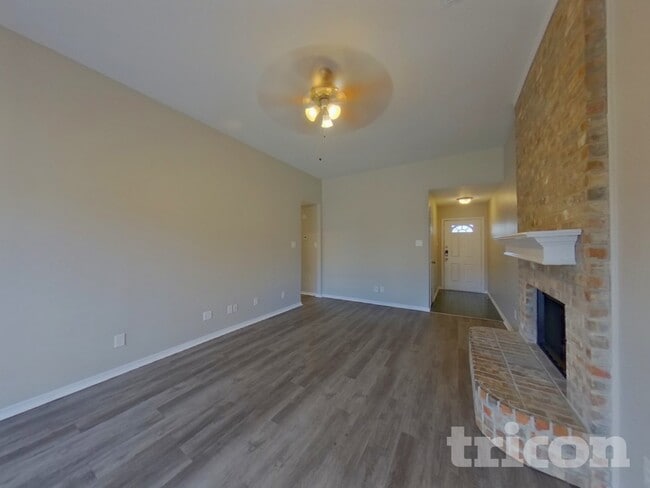 7501 Ashcroft Cir in Fort Worth, TX - Building Photo - Building Photo