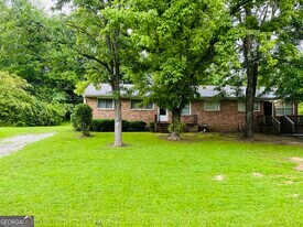 6102 E Fayetteville Dr in Riverdale, GA - Building Photo