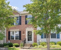 5915 Autumn Spell in Elkridge, MD - Building Photo