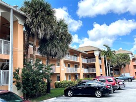 6952 SW 39th St in Davie, FL - Building Photo