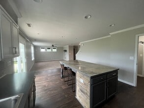 6797 Brittany Oak Dr in Louisville, KY - Building Photo - Building Photo