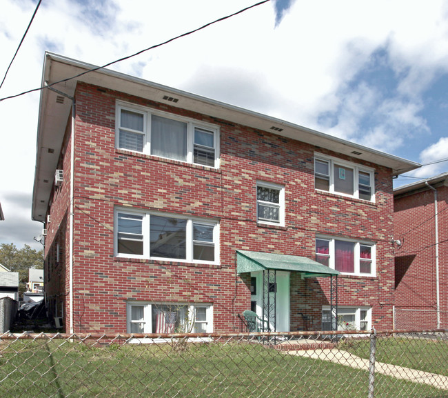 1032 Kilsyth Rd in Elizabeth, NJ - Building Photo - Building Photo