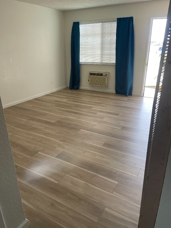 1530 Edgar Ave-Unit -105 in Sanger, CA - Foto de edificio - Building Photo