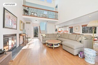 11 Harbor Blvd in East Hampton, NY - Building Photo - Building Photo