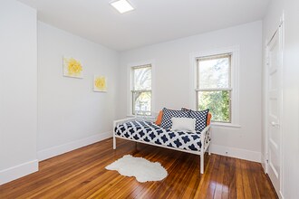 10 Stone Pl, Unit 2 in Somerville, MA - Building Photo - Building Photo