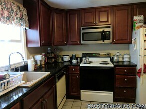 92 Sylvia St in Arlington, MA - Building Photo - Building Photo