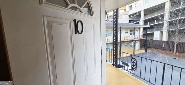 21 Delmont Dr NE in Atlanta, GA - Foto de edificio - Building Photo