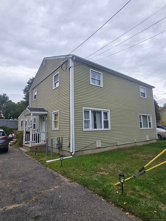 258 Larkin Ct in Stratford, CT - Building Photo