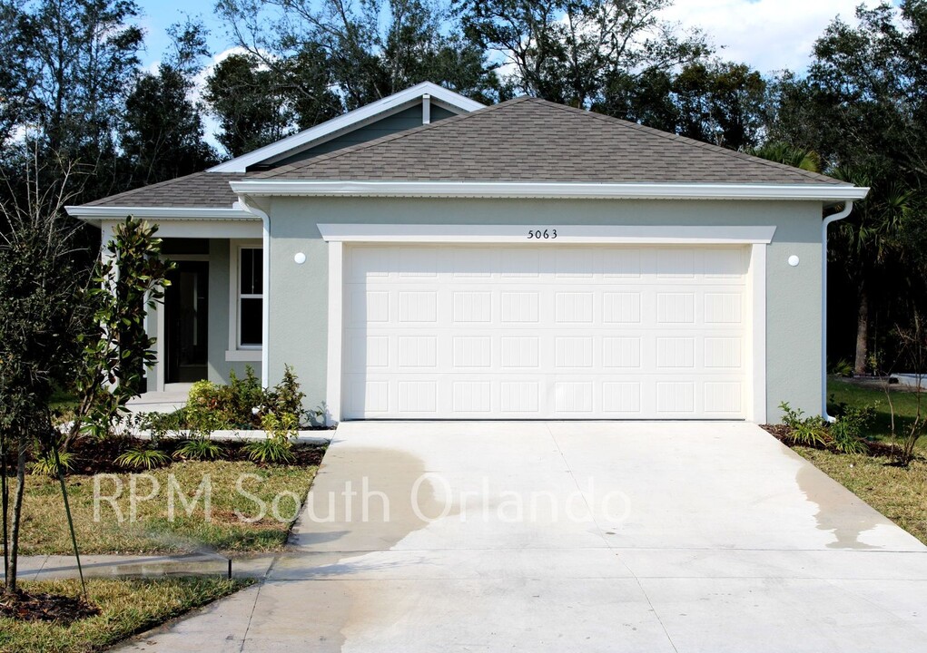 5063 Royal Point Ave in Kissimmee, FL - Building Photo