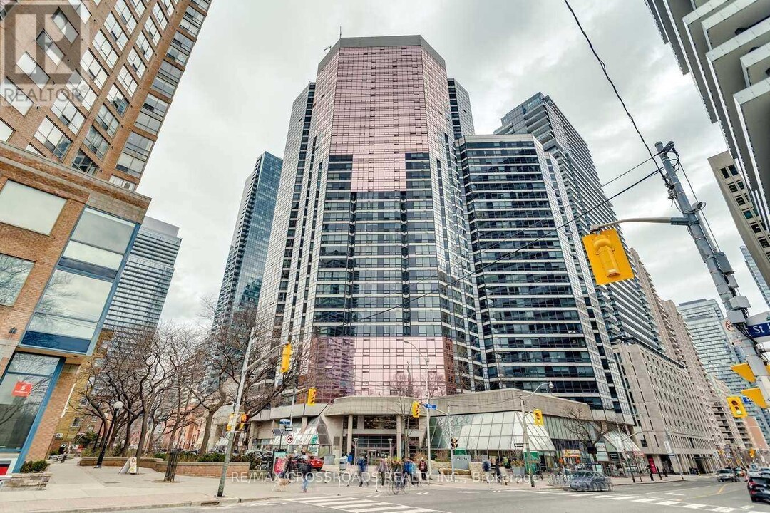 1001-1001 Bay St. in Toronto, ON - Building Photo