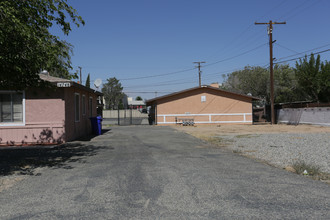 14748 Mesa Dr in Victorville, CA - Building Photo - Building Photo