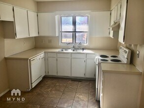 1038 W Cherokee St in Springfield, MO - Foto de edificio - Building Photo