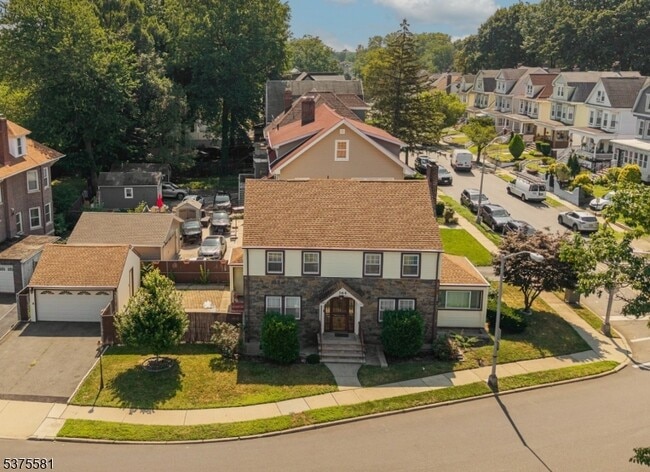 property at 364 N Walnut St