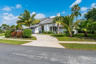 3138 Lakeview Dr in Delray Beach, FL - Foto de edificio - Building Photo