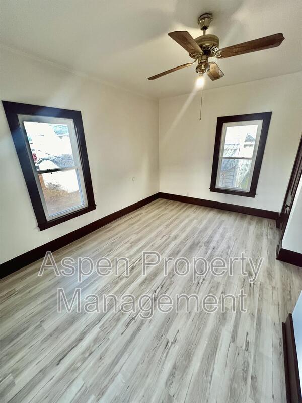 109 S Marshall St in Burlington, IA - Building Photo - Building Photo