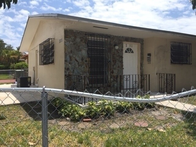 1201 SW 22nd Ave in Miami, FL - Building Photo