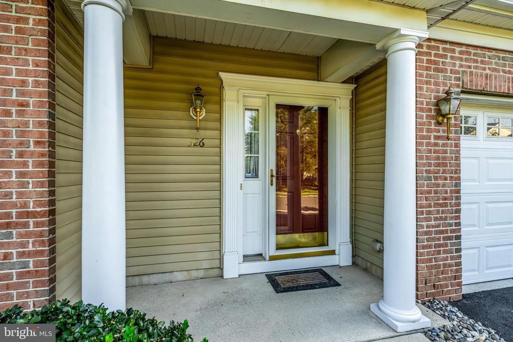 326 Helen Dr in Cinnaminson, NJ - Building Photo