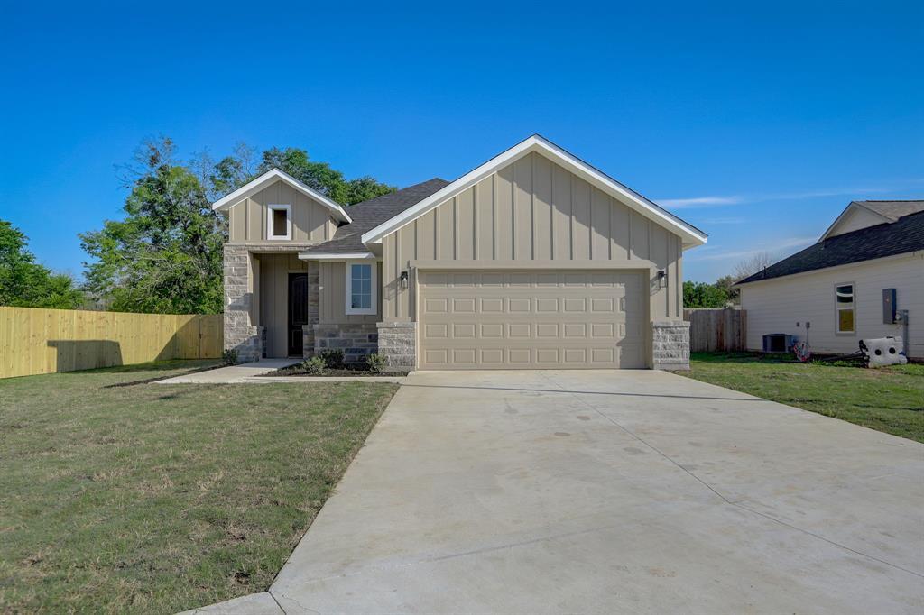 117 Callie St in Smithville, TX - Building Photo