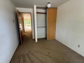 Bridle Estates in Kirkland, WA - Foto de edificio - Interior Photo