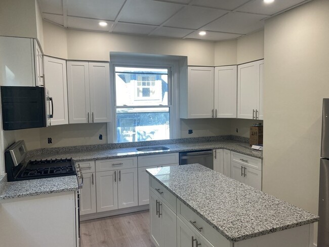 75 Peter Parley Rd, Unit 2 in Boston, MA - Building Photo - Building Photo