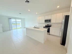 522 Rivergrass St in Port St. Lucie, FL - Building Photo - Building Photo