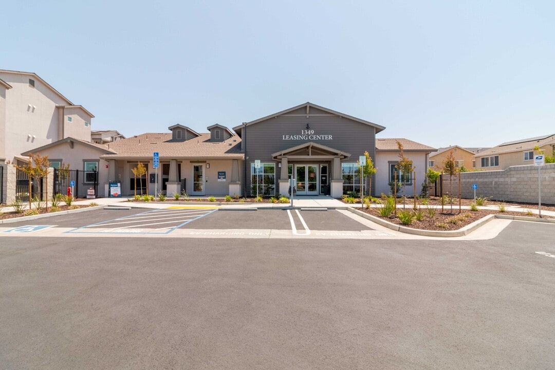 Arrive Suisun City in Suisun City, CA - Foto de edificio