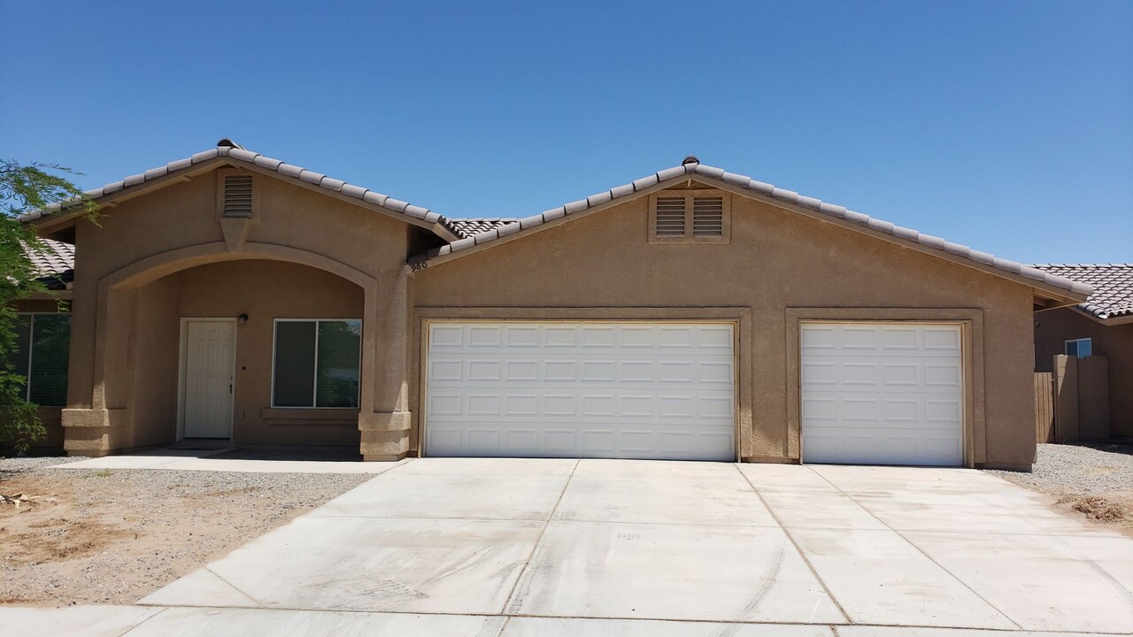 7960 E 42nd Pl in Yuma, AZ - Building Photo