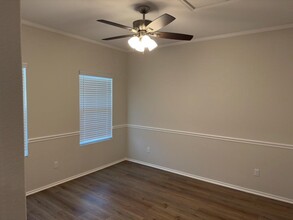 204 Magione St in Hutto, TX - Foto de edificio - Building Photo