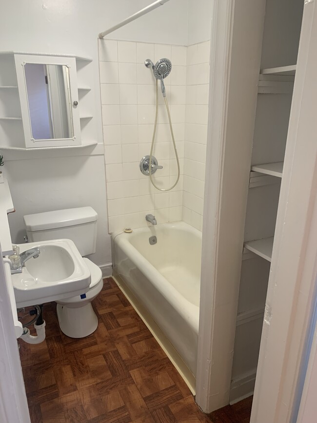 241 Myrtle Rd, Unit E in Burlingame, CA - Building Photo - Building Photo