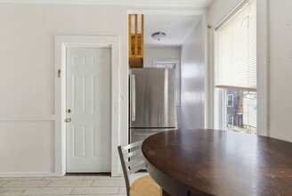 24 Darling St, Unit 3 in Boston, MA - Foto de edificio - Building Photo