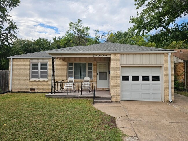 2415 S Poplar Dr in Wichita, KS - Building Photo - Building Photo