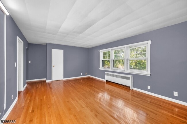 6 Gainsborough Terrace in River Edge, NJ - Foto de edificio - Building Photo
