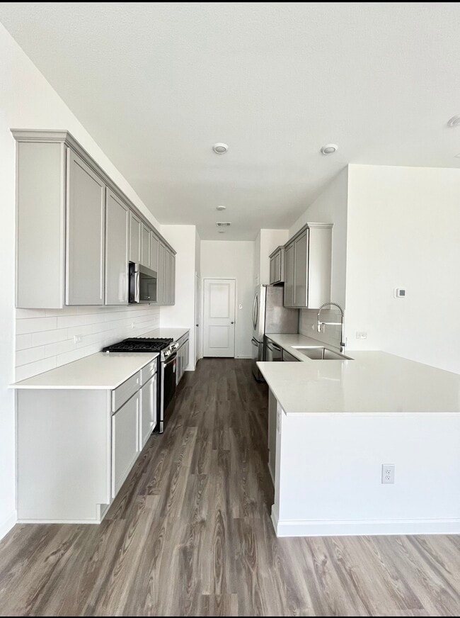 property at 5422 Holly Hvn Ct