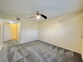 10820 Amber Ridge Dr in Las Vegas, NV - Building Photo - Building Photo