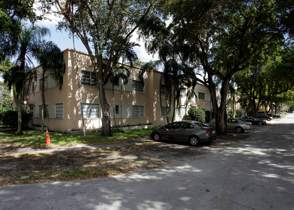 625-635 Santander Ave in Coral Gables, FL - Building Photo