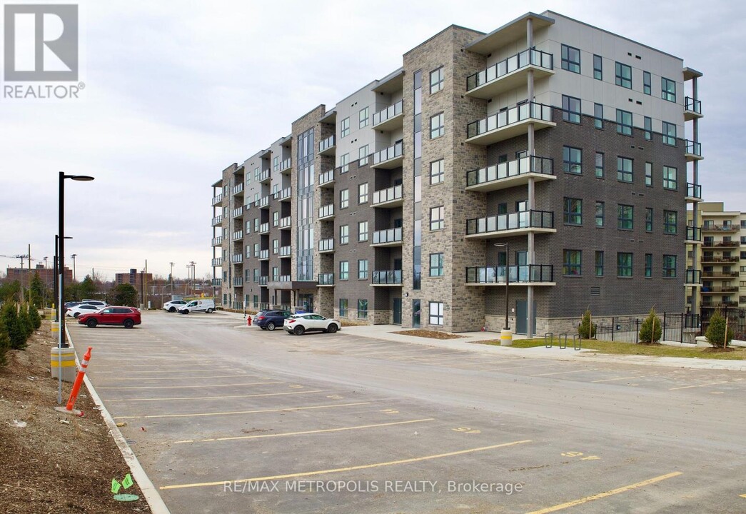 1000-1000 Lackner Blvd in Kitchener, ON - Building Photo