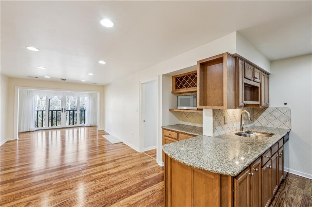 23111 Plantation Dr NE in Atlanta, GA - Building Photo