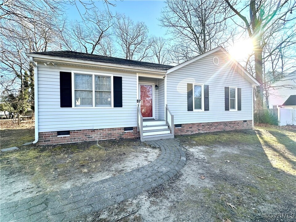 5113 Hartsdale Rd in Chesterfield, VA - Building Photo