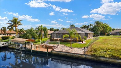 1327 SE 17th St in Cape Coral, FL - Building Photo - Building Photo