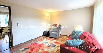 217 9th St in Jordan, MN - Building Photo