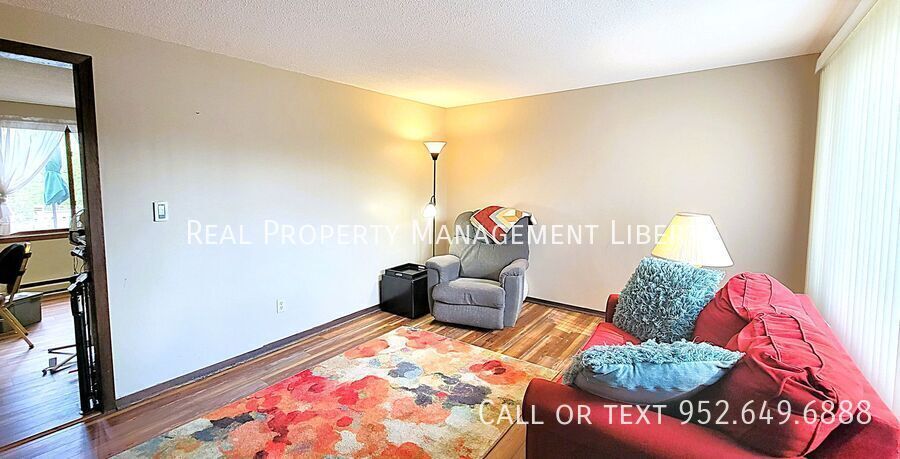 217 9th St in Jordan, MN - Building Photo